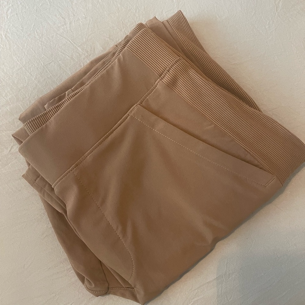 Athleta pants. Comfy and lightweight perfect for summer size 2 SHORT